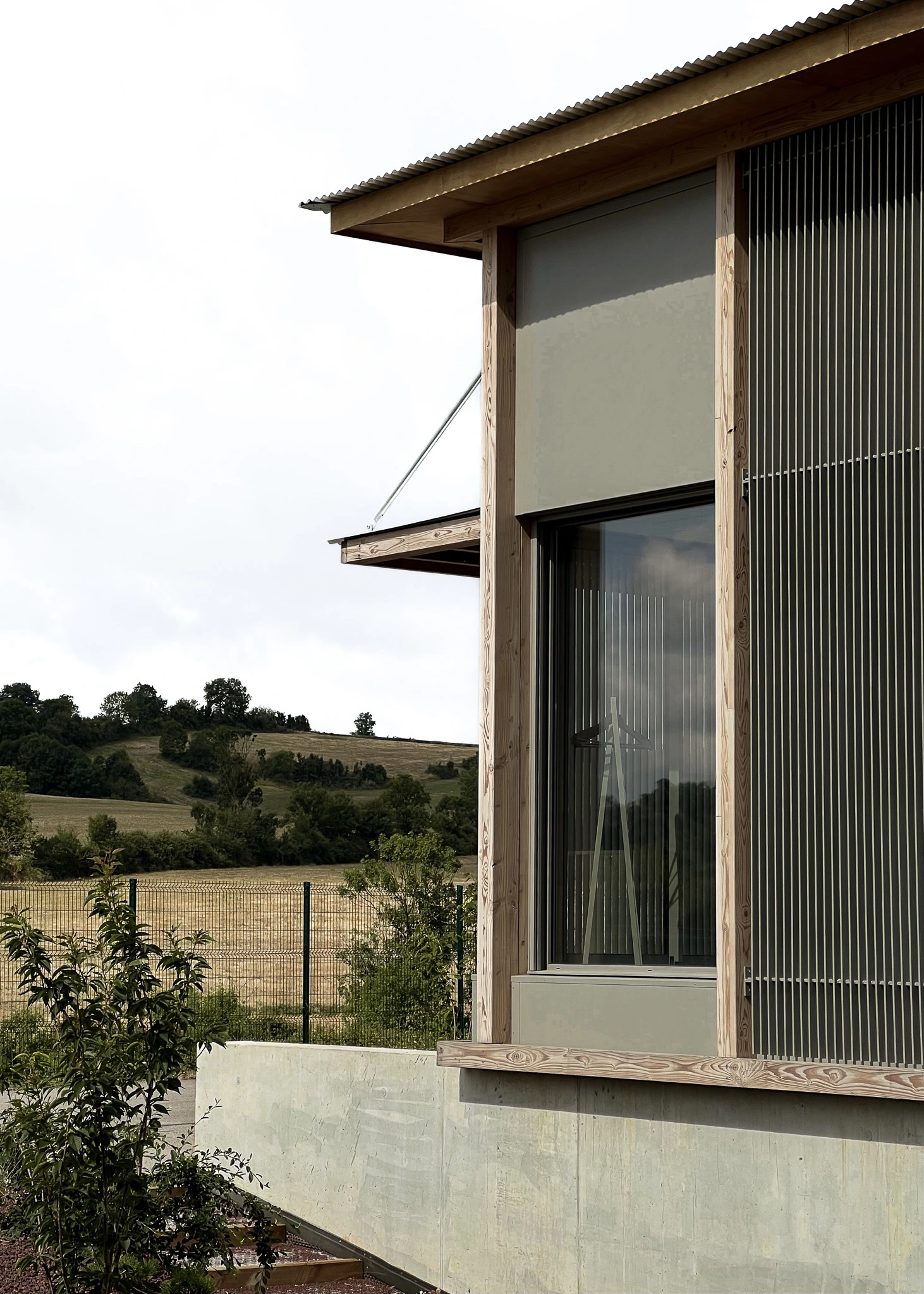 Façade en bois de l'extension du siège social des Transports Galtier à Roquefort-sur-Soulzon